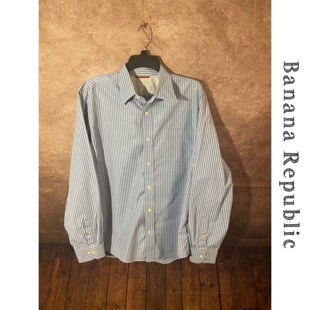 Banana Republic-men’s slim fit LS button down shirt-size Large-EUC